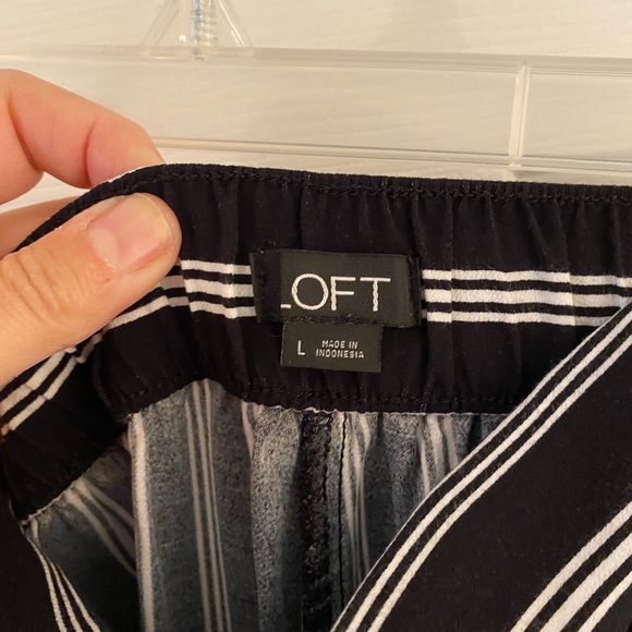 LOFT black and white pin striped palazzo pants EUC Sz L - Picture 2 of 4